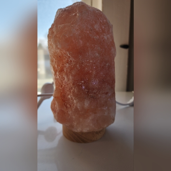 NWOT Natural Himalayan Crystal Rock Salt Lamp  - Picture 3 of 3
